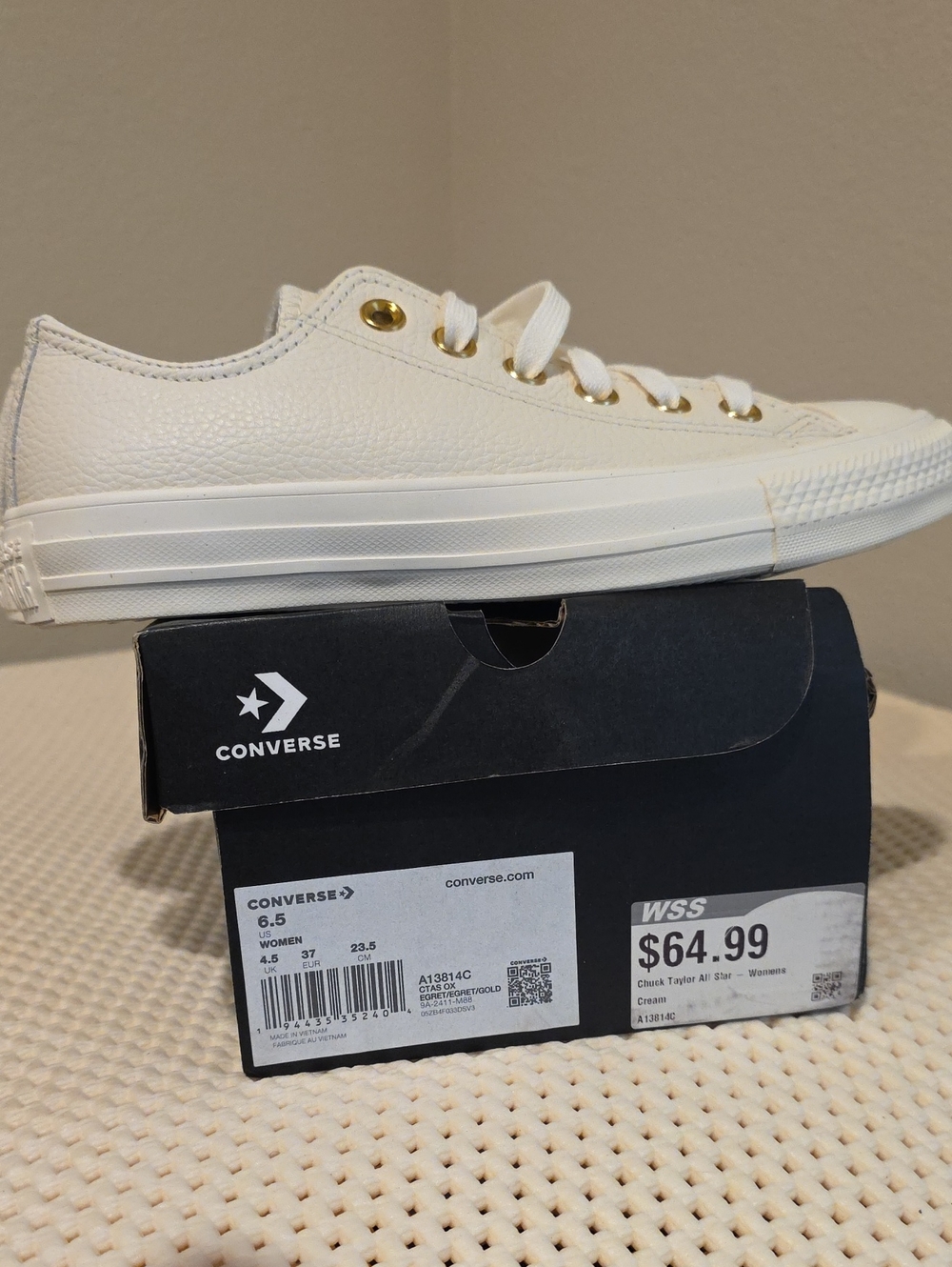 Converse Cream and White Low Top Chuck Taylor Sneakers 6.5 Womens Leather - Picture 5 of 8